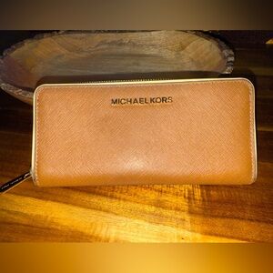 EUC Michael Kors Wallet